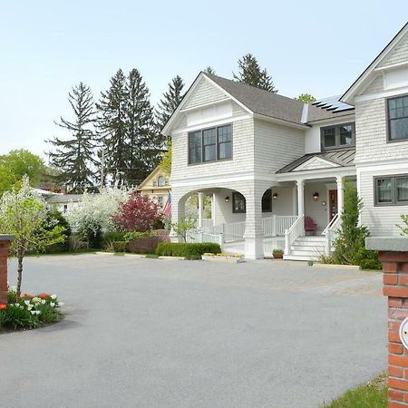 The Springwater Bed And Breakfast Саратога Спрингс Екстериор снимка