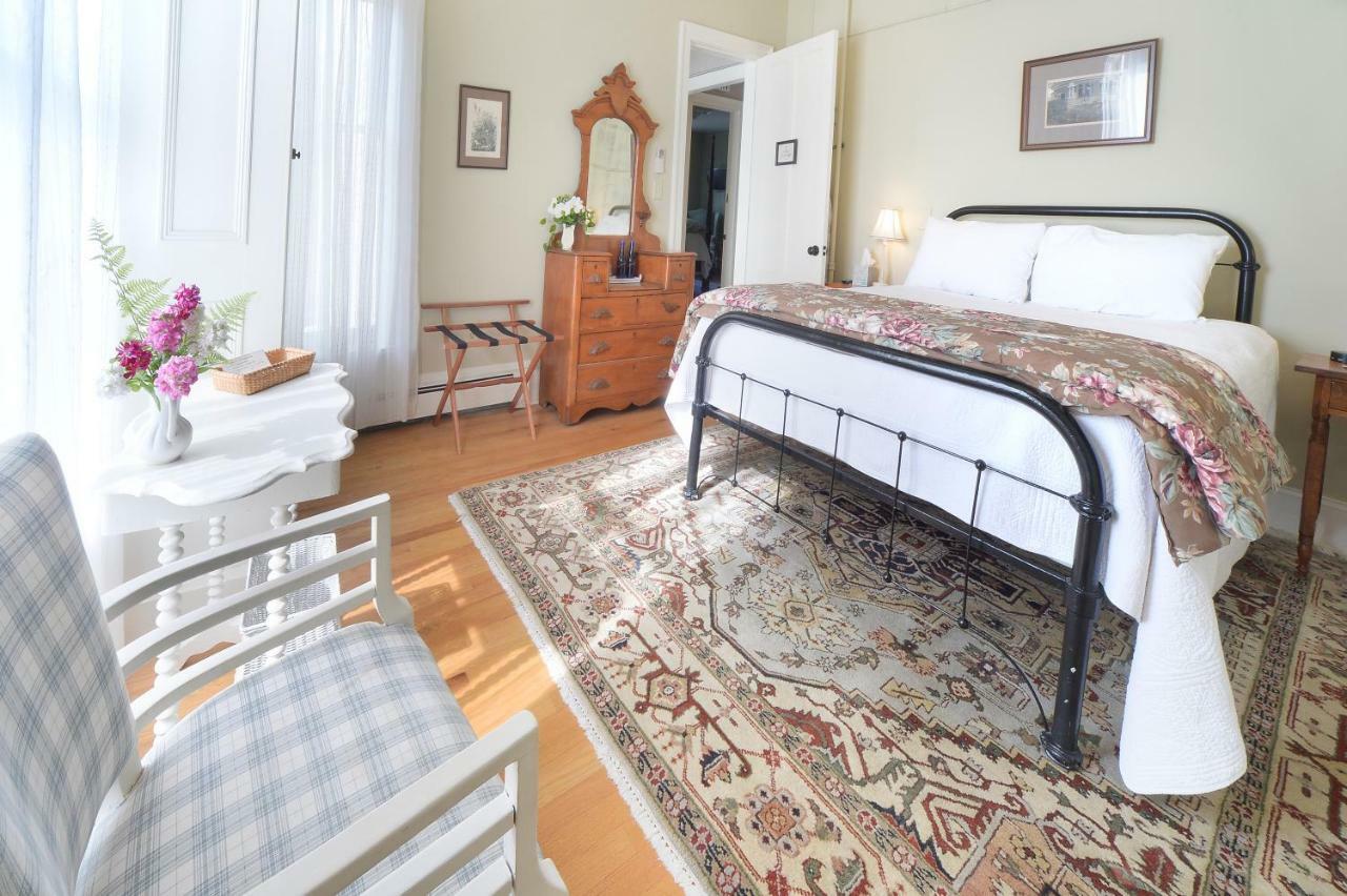 The Springwater Bed And Breakfast Саратога Спрингс Екстериор снимка
