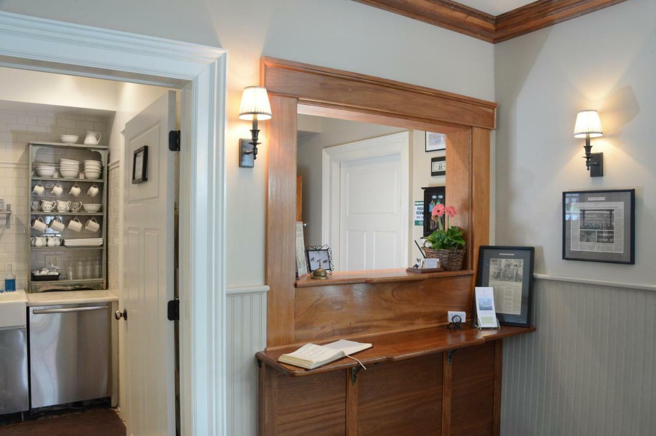 The Springwater Bed And Breakfast Саратога Спрингс Екстериор снимка